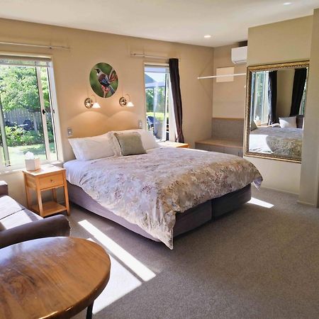 Blue Ridge Studios And Bed & Breakfast Te Anau Exterior photo
